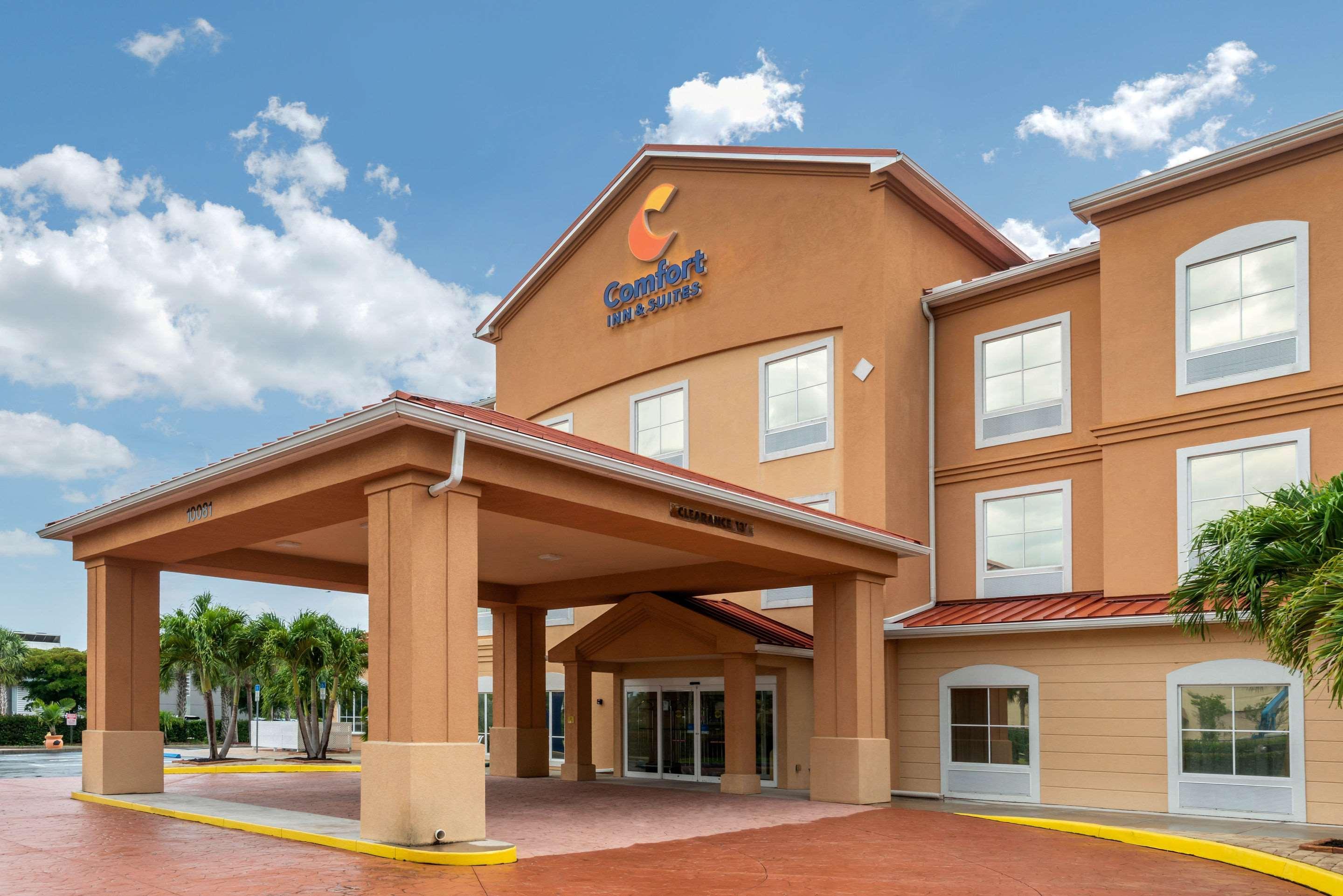 Comfort Inn & Suites Airport Fort Myers Esterno foto
